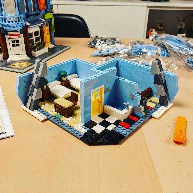 Xingbao MOC Building Block Set: Street City Expert Europa Dining Room, Model XB01007