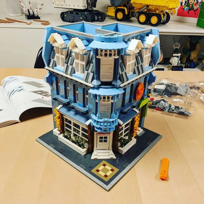 Xingbao MOC Building Block Set: Street City Expert Europa Dining Room, Model XB01007