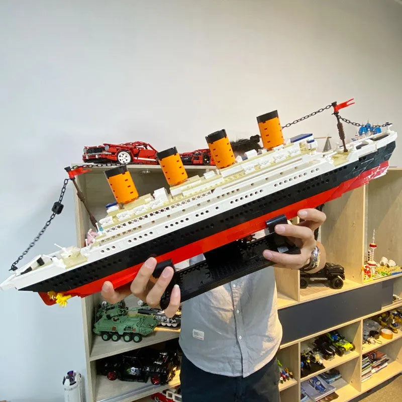 ZHEGAO MOC Building Block Set: RMS Titanic Steam Boat Ship, Model QL0958