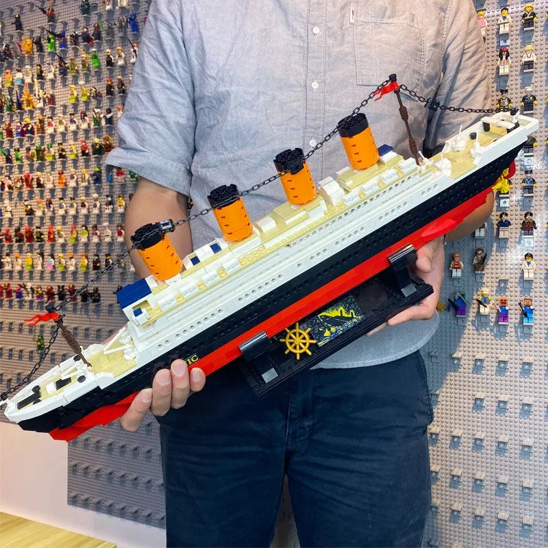 ZHEGAO MOC Building Block Set: RMS Titanic Steam Boat Ship, Model QL0958